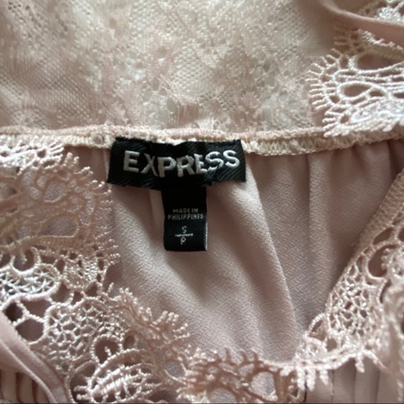 Express Women’s Pink Sleeveless Flowy Top Size Small Relaxed Fit Lace Detail - Picture 4 of 6
